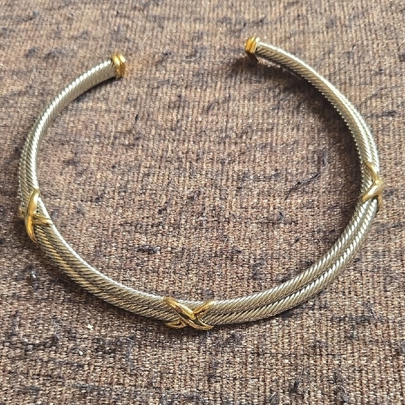 Jewelry - Vintage Cuff Style Two-toned Silver and Gold X Necklace 💫